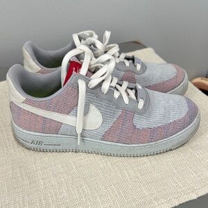 Nike Air Sneakers in Gray and Pink